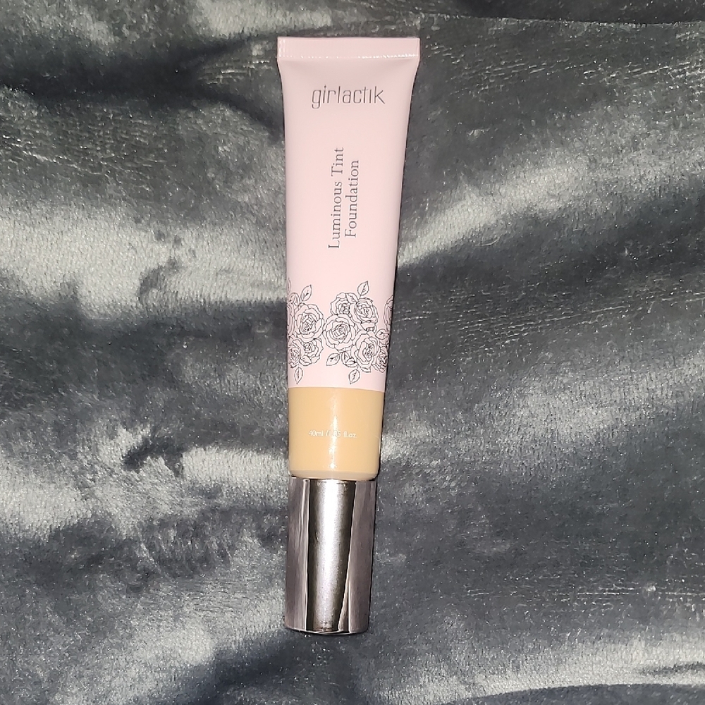 Girlactik 2-in-1 Luminous Tint Foundation - Cream - Picture 4 of 6
